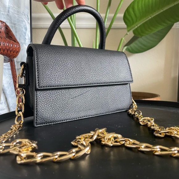 Bags Crossbody With Gold Chain Forever 21 Poshmark